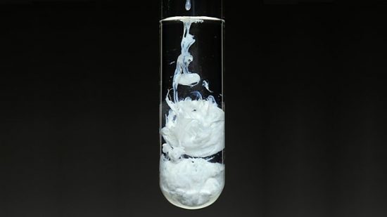 なぜ塩化銀AgClは水に溶けにくいの？