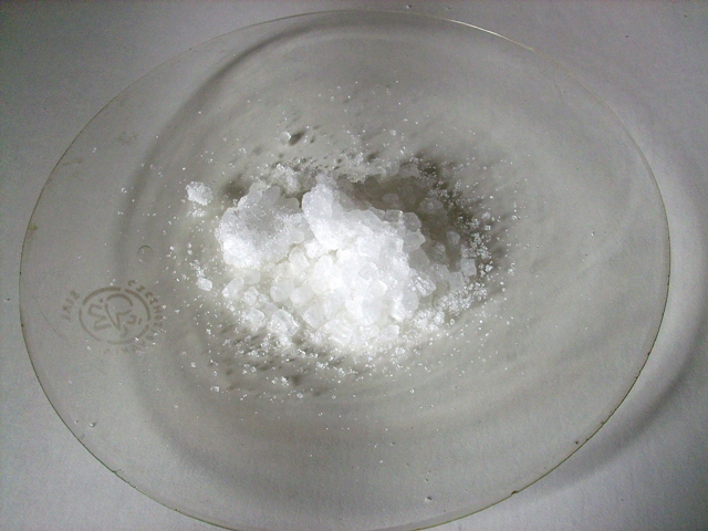 塩酸を使用しているスキンケア製品はありますか?